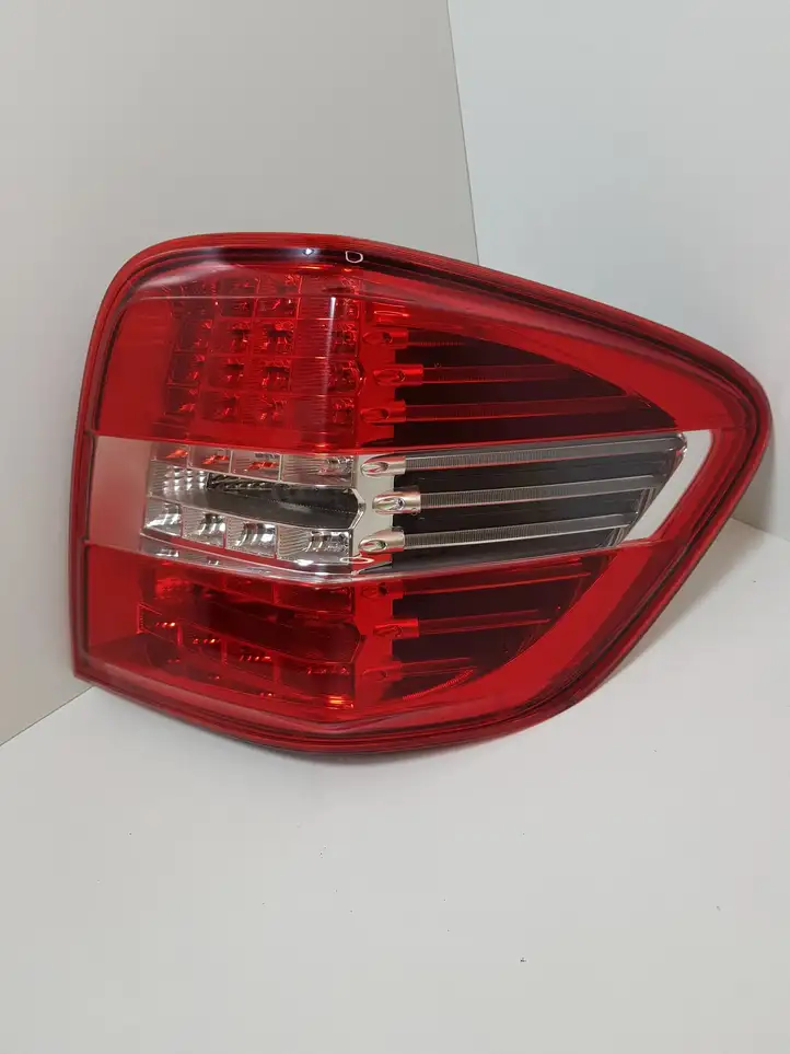 Mercedes-Benz ML W164 (2005 - 2011) A1649064700 Задний фонарь в кузове — фото 6