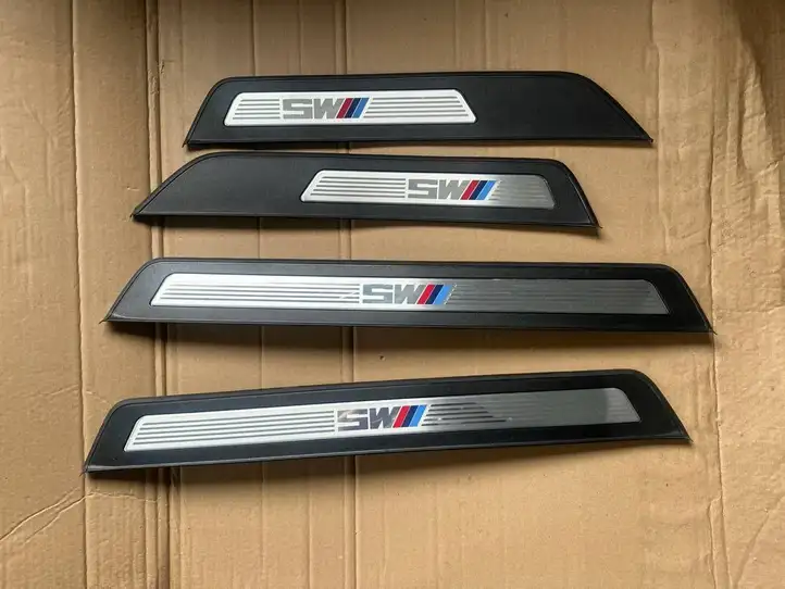 BMW M5 F10 (2011 - 2013) 8050049 Внутренняя отделка переднего порога — фото 1