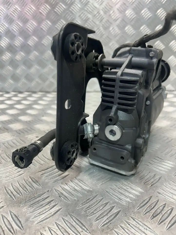 BMW X5 E70 (2006 - 2013) 6785506 Кронштейн пневмокомпрессора — фото 4