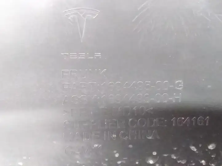 Tesla Model 3 (2024 - ) 169449500G Панель багажника — фото 4