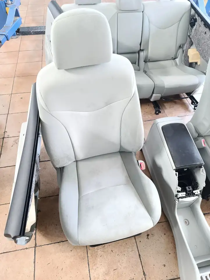 Toyota Prius+ (ZVW40) (2011 - 2018) Комплект отделки дверей — фото 3