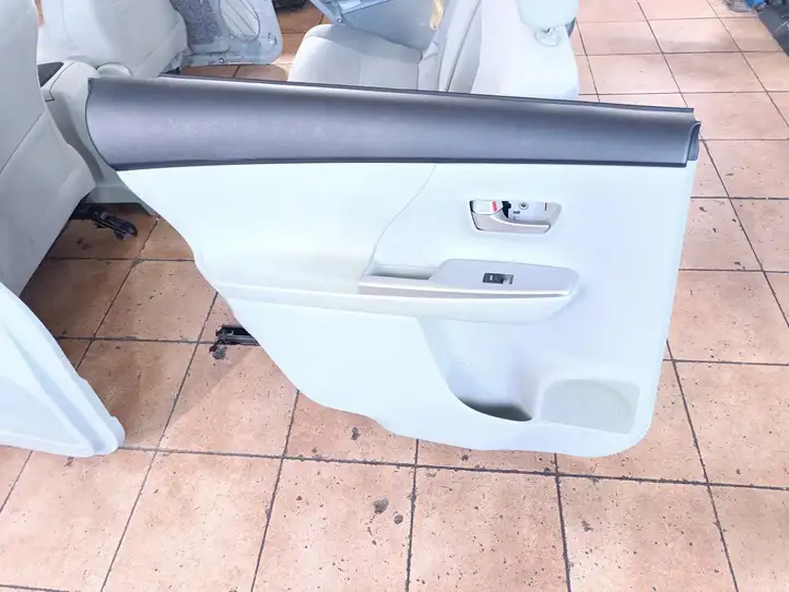 Toyota Prius+ (ZVW40) (2011 - 2018) Комплект отделки дверей — фото 5