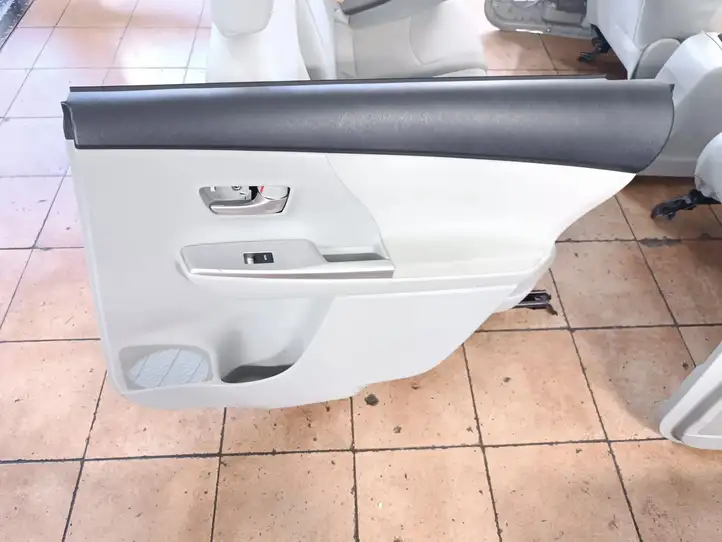 Toyota Prius+ (ZVW40) (2011 - 2018) Комплект отделки дверей — фото 8