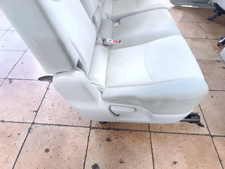 Toyota Prius+ (ZVW40) (2011 - 2018) Комплект отделки дверей — фото 10