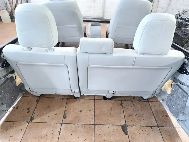 Toyota Prius+ (ZVW40) (2011 - 2018) Комплект отделки дверей — фото 12