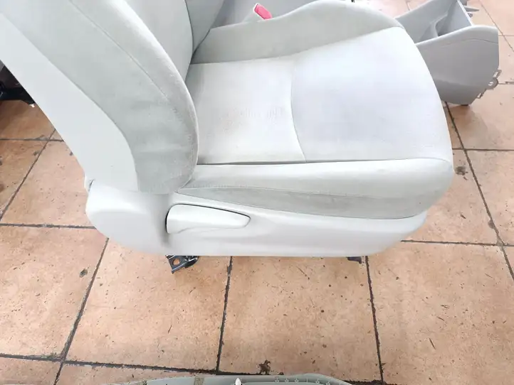 Toyota Prius+ (ZVW40) (2011 - 2018) Комплект отделки дверей — фото 15