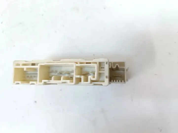 Toyota Prius+ (ZVW40) (2011 - 2018) 8264147090 Реле аварийных фонарей — фото 4