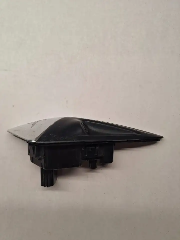 Tesla Model Y (2019 - 2024) 1125106-00-C Поворотный фонарь крыла — фото 1