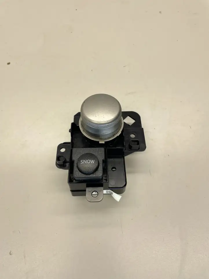Lexus GS250 300 350 300h 450h (2011 - 2015) 8497030100 Включатель блокировки дифференциалов — фото 1