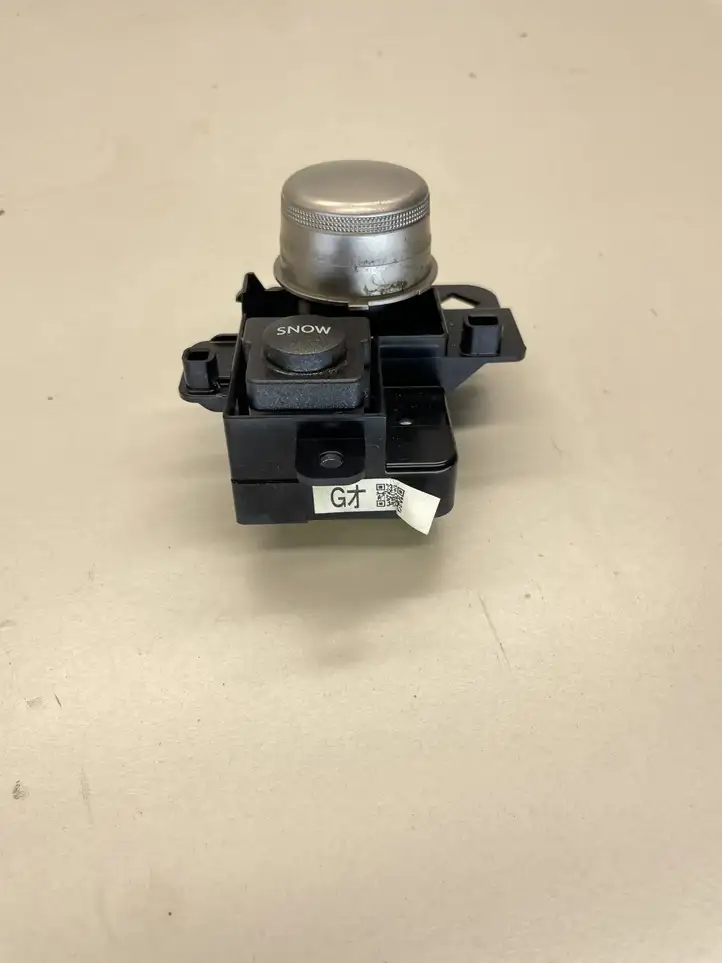 Lexus GS250 300 350 300h 450h (2011 - 2015) 8497030100 Включатель блокировки дифференциалов — фото 4