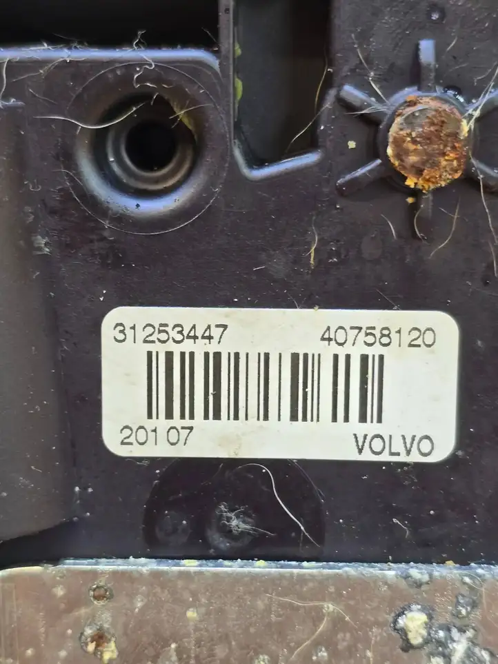 Volvo XC70 (2007 - 2013) 31253447 Замок крышки багажника — фото 3