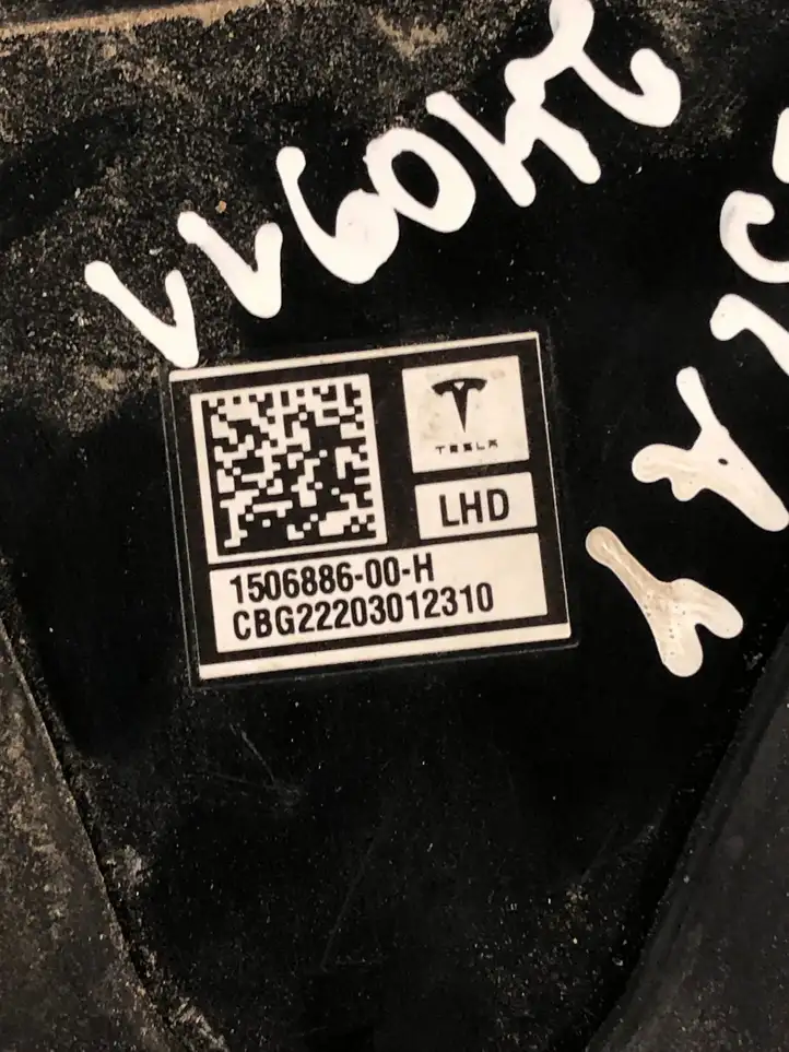 Tesla Model Y (2019 - 2024) 1506886-00-H Прочая отделка передней двери — фото 5