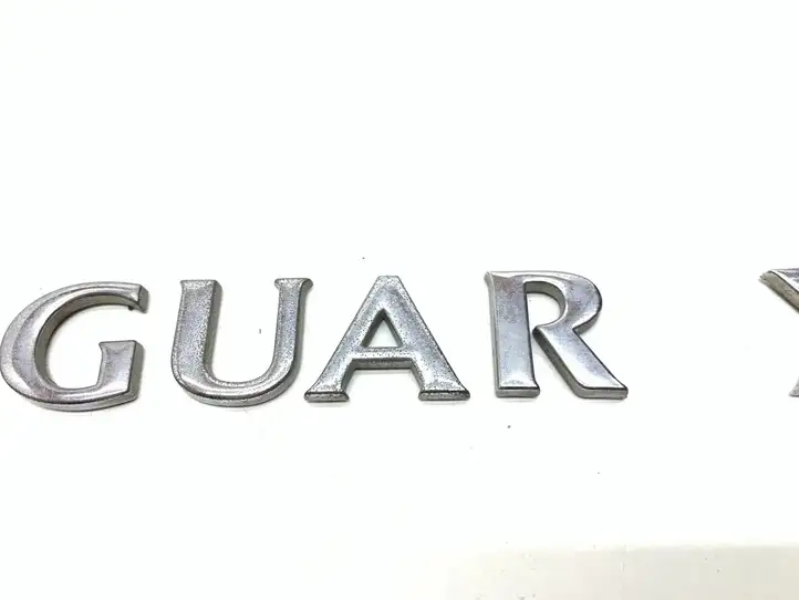 Jaguar XK8 - XKR (1996 - 2004) HJB5980BB Эмблема производителя — фото 4