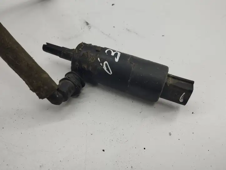 BMW 5 E60 E61 (2004 - 2010) 8377430 Насос омывателя фар — фото 6