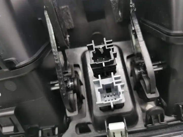 Renault Kadjar (2015 - 2018) 00209442 Центральный воздушный дефлектор — фото 3
