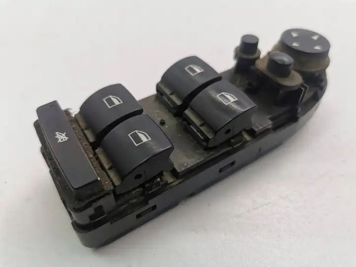BMW 5 E60 E61 (2004 - 2010) 9122111 Кнопка стеклоподъемников — фото 4
