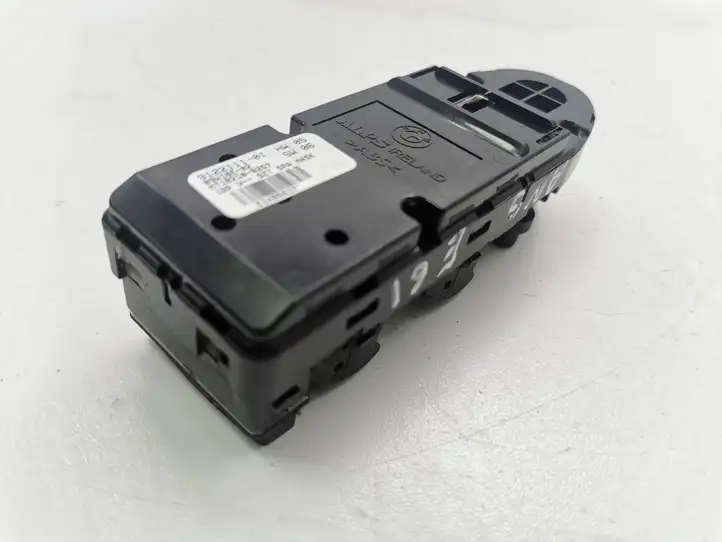 BMW 5 E60 E61 (2004 - 2010) 9122111 Кнопка стеклоподъемников — фото 6