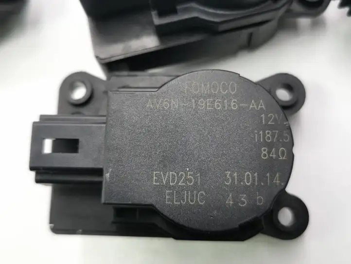 Ford Kuga II (2013 - 2019) AV6N19E616AA Двигатель задвижки потока воздуха — фото 2