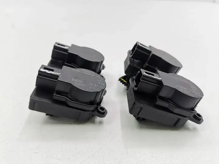Ford Kuga II (2013 - 2019) AV6N19E616AA Двигатель задвижки потока воздуха — фото 4