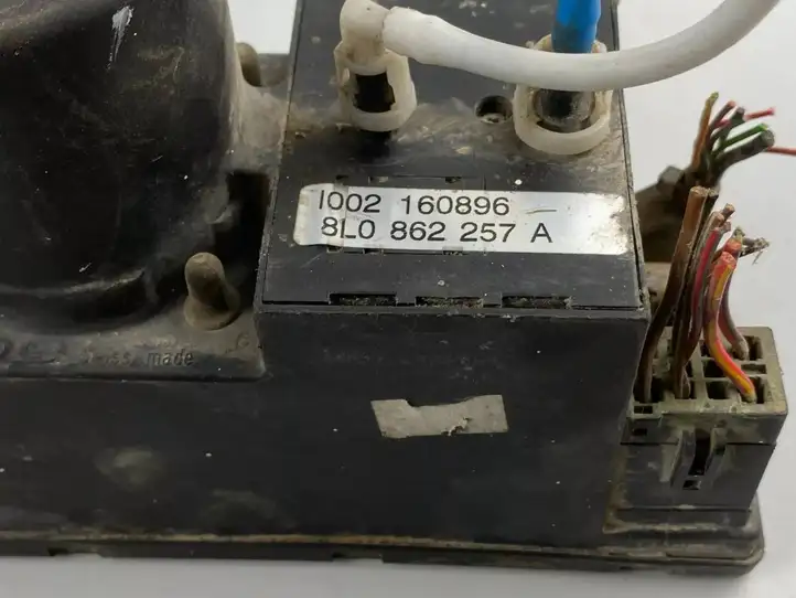 Audi A3/S3 8L (1996 - 2000) 8L0862257A Вакуумный насос центрального замка — фото 6