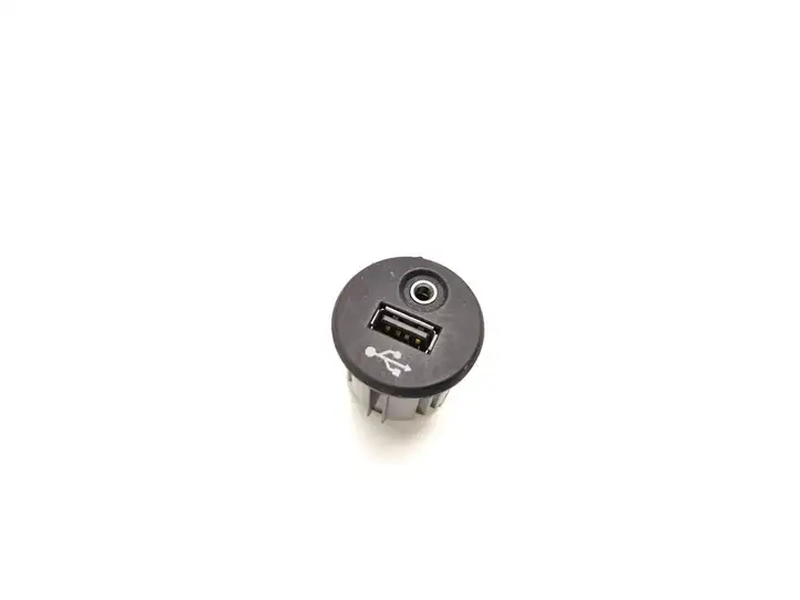 Nissan Juke I F15 (2010 - 2018) USB разъем — фото 1