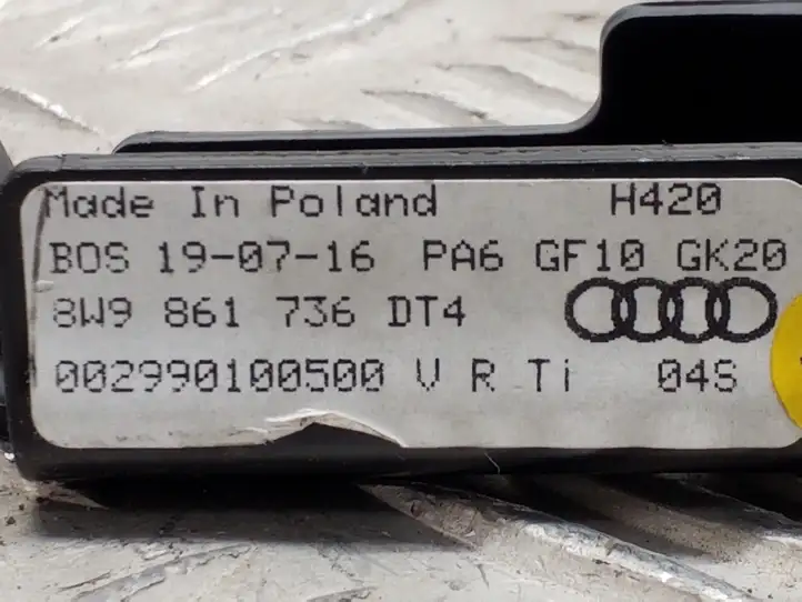 Audi A4 S4 B9 (2015 - 2019) 8W9861736 Держатель крепления сетки (в потолке) — фото 2