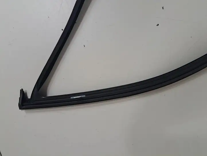BMW 3 G20 G21 (2019 - ) 7407404 Накладка стекла двери — фото 2