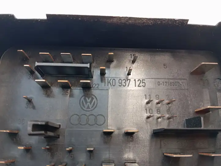 Volkswagen Jetta V (2005 - 2010) 1K0937125 Блок предохранителей — фото 3