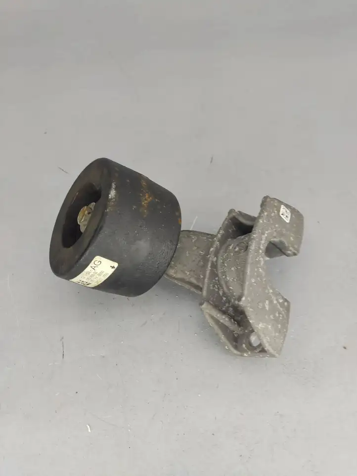 BMW 5 G30 G31 (2016 - ) 6861488 Кронштейн заднего стабилизатора — фото 1