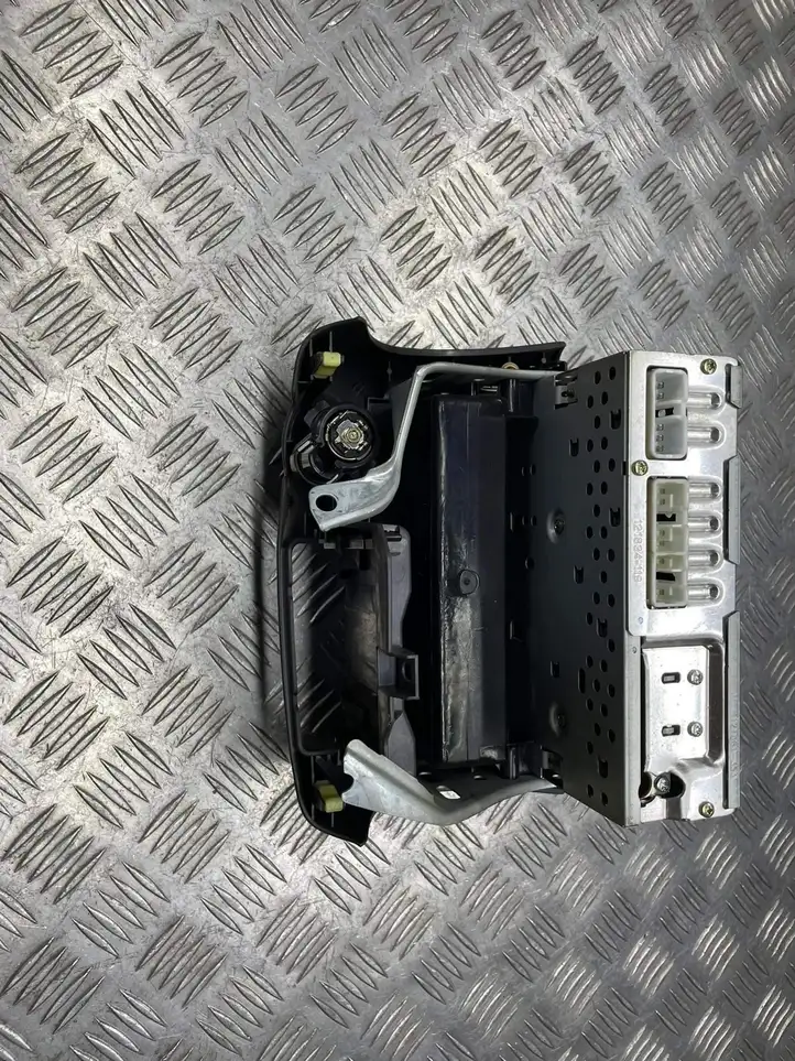 Toyota Yaris (1999 - 2003) 8612052011 Магнитола / мультимедийная система — фото 6
