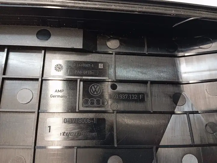 Volkswagen Jetta V (2005 - 2010) 1K0937132F Крышка ящика предохранителей — фото 4
