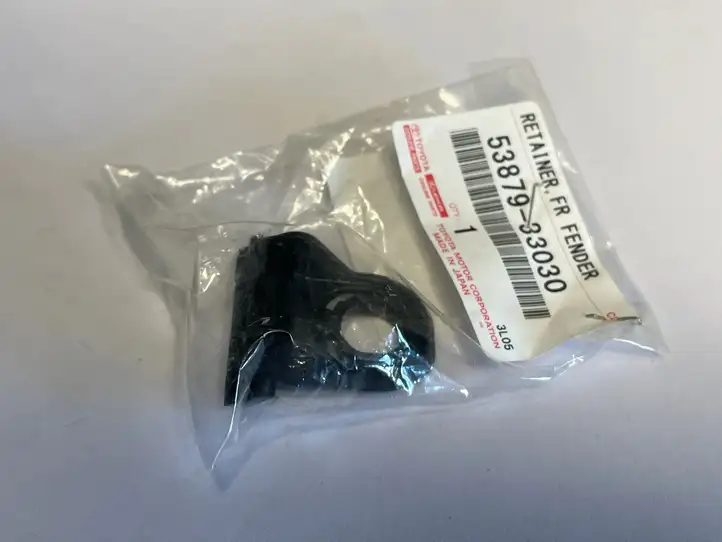 Toyota Yaris Cross (2020 - ) 5387933030 Кронштейн переднего подкрылка — фото 2