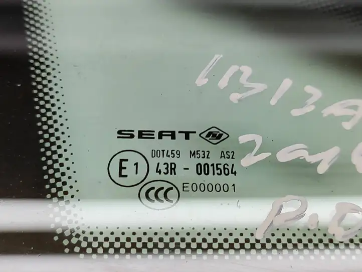 Seat Ibiza IV (6J,6P) (2008 - 2017) 43R001564 Треугольное стекло кузова — фото 3