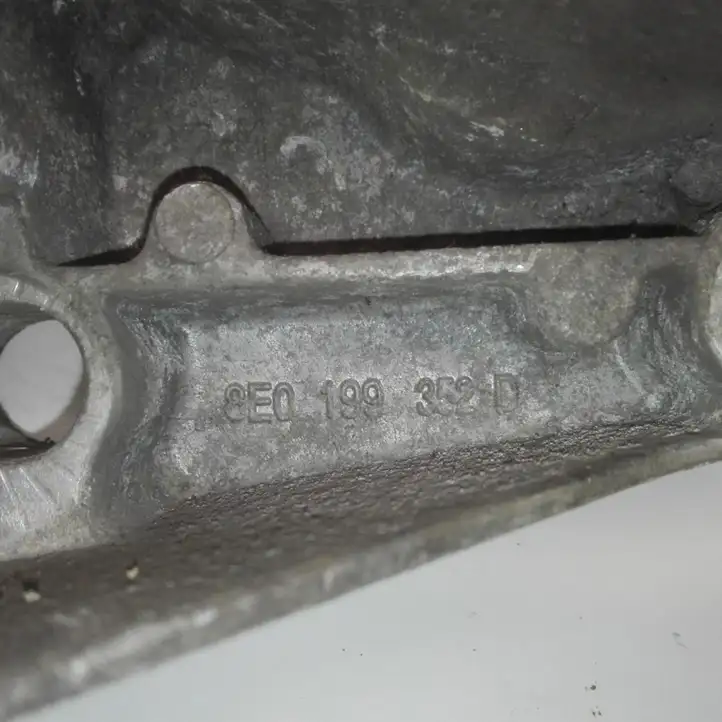 Audi A6 S6 C5 4B (2001 - 2004) 8E0199352D Кронштейн двигателя — фото 3