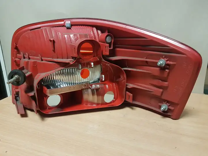 Audi A3/S3 8L (2000 - 2003) 8P0945095A Задний фонарь в кузове — фото 2