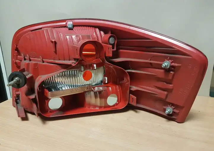 Audi A3/S3 8L (2000 - 2003) 8P0945095A Задний фонарь в кузове — фото 3