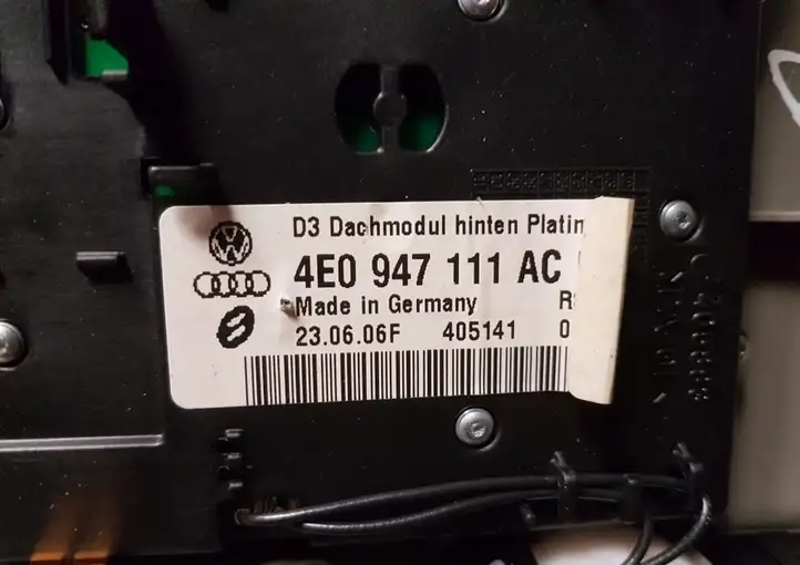 Audi A8 S8 D3 4E (2007 - 2010) 4E0947111AC Передняя подсветка — фото 4