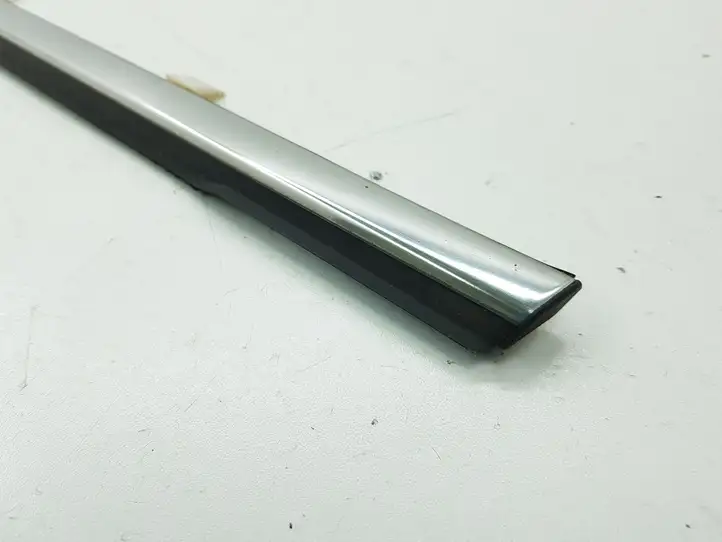 Opel Antara (2006 - 2011) Накладка стекла задней двери — фото 3