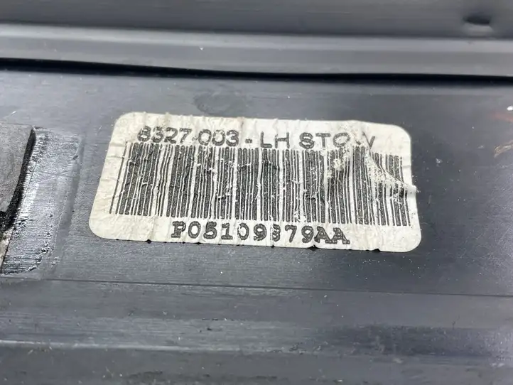Chrysler Grand Voyager V (2007 - 2010) P05109879AA Накладка стекла задней двери — фото 5