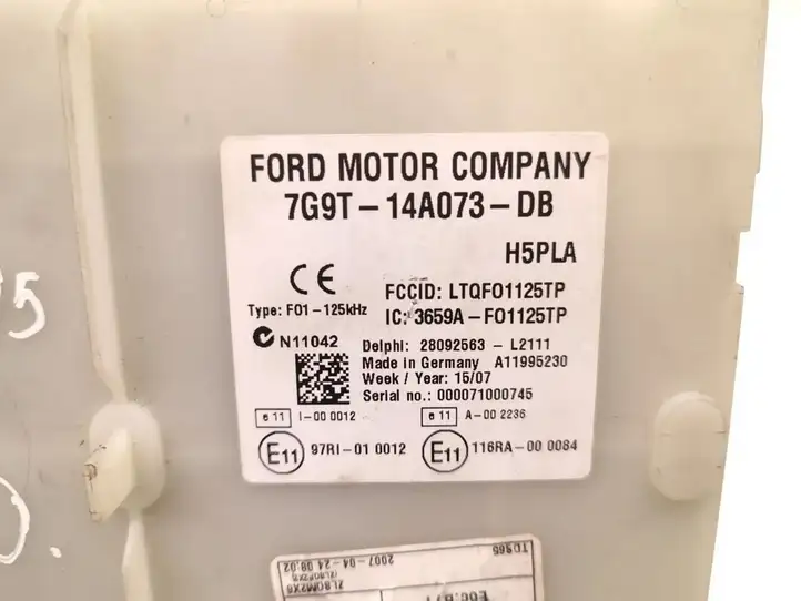 Ford Mondeo MK IV (2007 - 2014) 7G9T-14A073-DB Блок предохранителей — фото 6