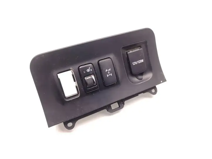 Toyota Land Cruiser (J120) (2002 - 2009) 58831-60030 Розетка 12V (передняя) — фото 1