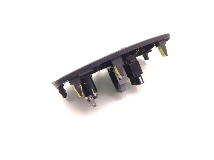 Toyota Land Cruiser (J120) (2002 - 2009) 58831-60030 Розетка 12V (передняя) — фото 3