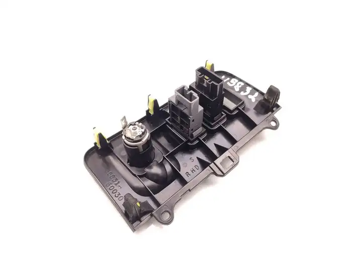 Toyota Land Cruiser (J120) (2002 - 2009) 58831-60030 Розетка 12V (передняя) — фото 4