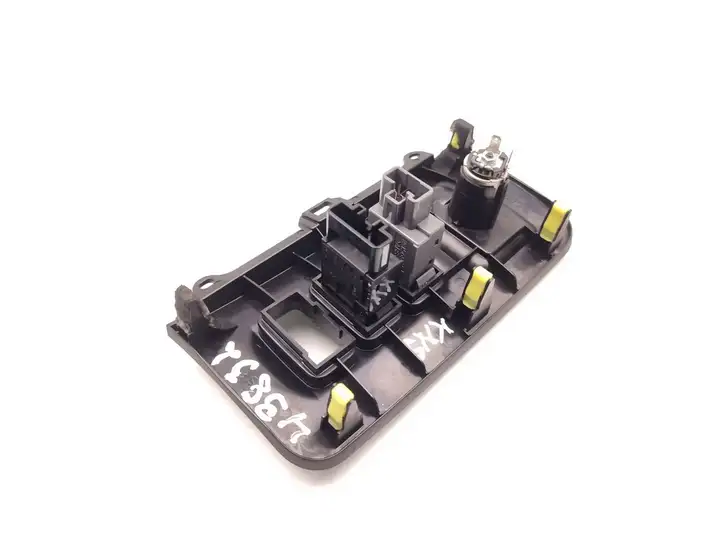 Toyota Land Cruiser (J120) (2002 - 2009) 58831-60030 Розетка 12V (передняя) — фото 5