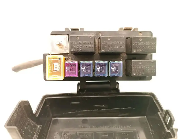 Chevrolet Captiva (2006 - 2011) Блок предохранителей (комплект) — фото 6