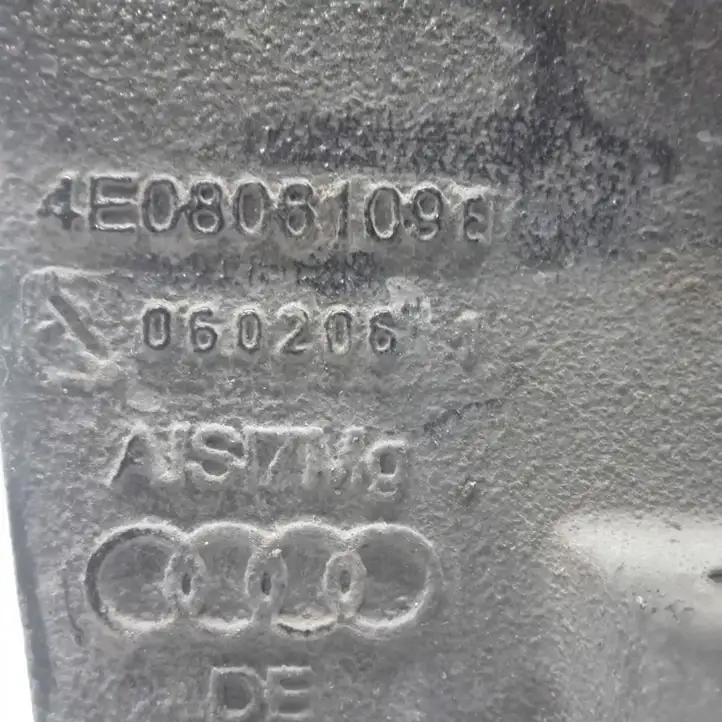 Audi A8 S8 D3 4E (2005 - 2007) 4E0806109E Кронштейн панели радиатора — фото 4