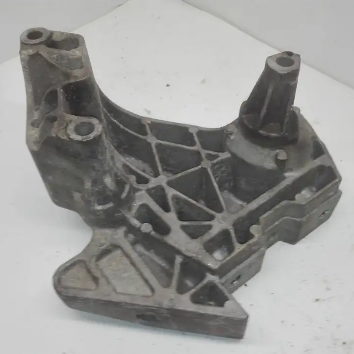 Volkswagen PASSAT B6 (2005 - 2010) 06F199207H Кронштейн двигателя — фото 1