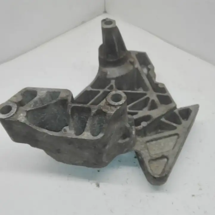 Volkswagen PASSAT B6 (2005 - 2010) 06F199207H Кронштейн двигателя — фото 2