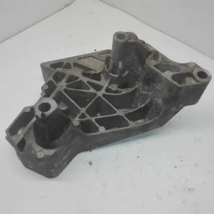 Volkswagen PASSAT B6 (2005 - 2010) 06F199207H Кронштейн двигателя — фото 3
