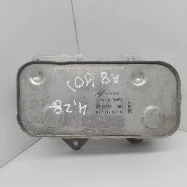 Audi A8 S8 D3 4E (2005 - 2007) 077117021Q Кронштейн масляного фильтра — фото 1
